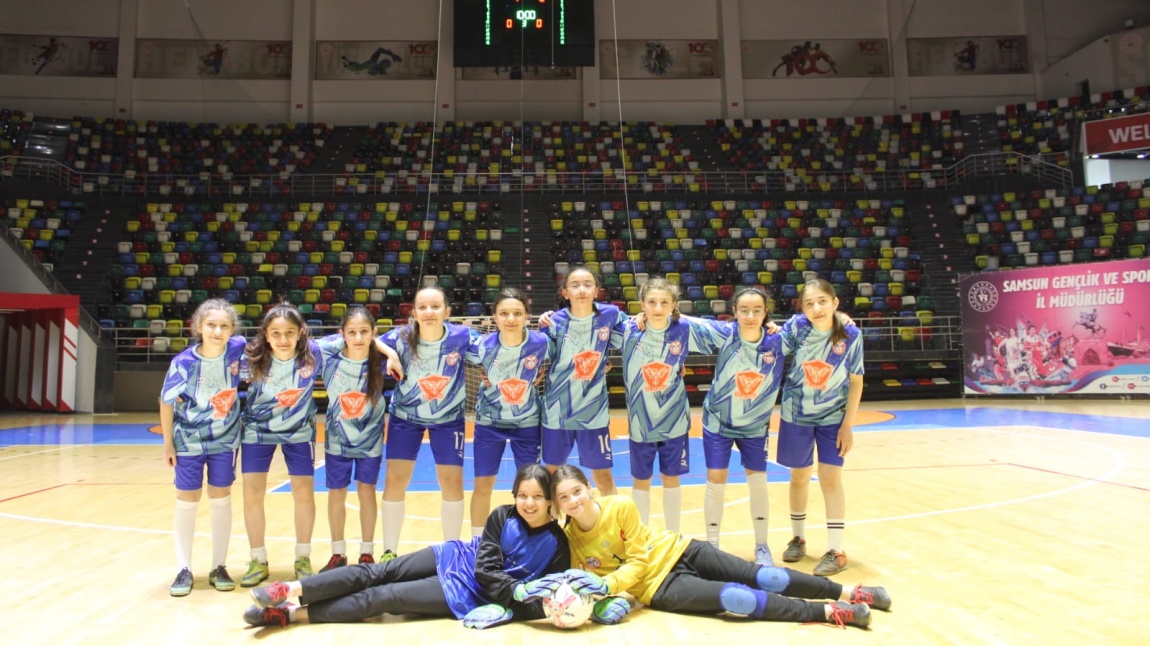 Okulumuz Kız Futsal Takımı Rakip Tanımıyor ..!